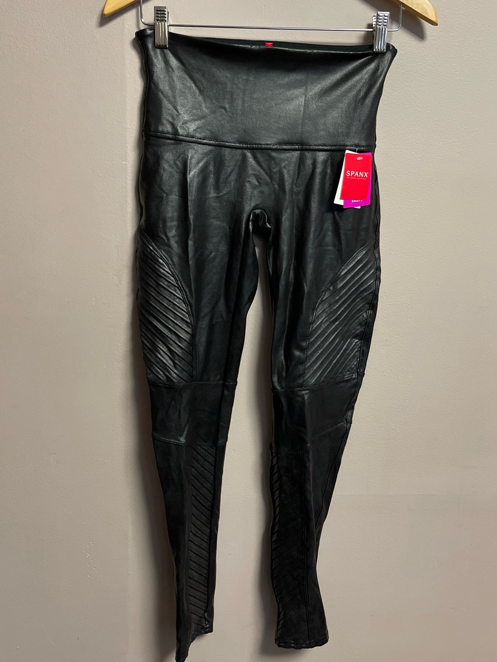SPANX 20136R Very Black faux leather leggings